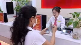 Người dân gửi tiền vào ngân hàng tăng mạnh