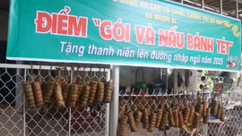 Cần Thơ gói trên 5.000 đòn bánh tét tặng tân binh