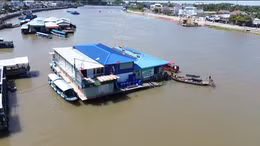 Đình chỉ bè du lịch có du khách rơi xuống sông ở chợ nổi Cái Răng