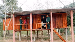 Bàn giao nhà đại đoàn kết tại bản Dốc Mây