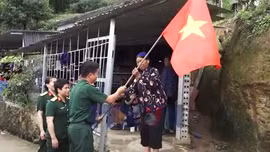 Thắm đỏ sắc cờ Tổ Quốc và hình ảnh Bác Hồ nơi biên cương