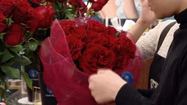 Sôi động thị trường quà tặng Valentine