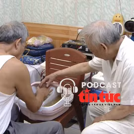 Bác sỹ già hơn 30 năm chữa bệnh miễn phí cho người nghèo