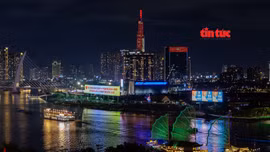 Ngắm TP Hồ Chí Minh lung linh ánh đèn về đêm
