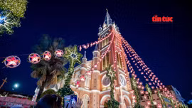 'Nhà thờ hồng' Tân Định lung linh mùa Giáng sinh