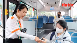 Người dân TP Hồ Chí Minh hài lòng vì sự tiện dụng của xe buýt điện