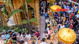 Lễ tắm Phật tại chùa Candaransi thu hút đông đảo đồng bào Khmer