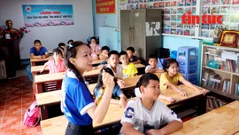 Những người "thầy áo xanh" gieo mầm tri thức