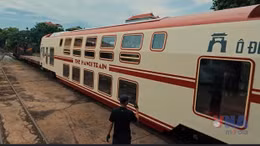 Đoàn tàu du lịch 'Hà Nội 5 Cửa Ô' chính thức đón khách