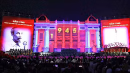 Chủ tịch Quốc hội dự chương trình nghệ thuật '95 năm - Ánh sáng soi đường'