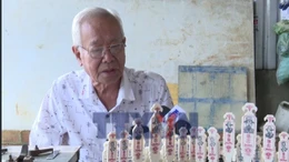 Giữ lại ký ức Tết xưa bằng nghề làm xăm hường truyền thống