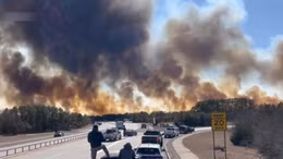 Cháy rừng bùng phát dữ dội, bang New York ban bố tình trạng khẩn cấp