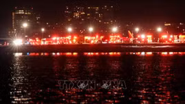 Mỹ nỗ lực tìm kiếm cứu nạn vụ va chạm máy bay