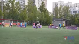 Trái bóng tròn gắn kết trái tim người Việt xa xứ