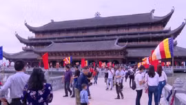 Du lịch tâm linh, lễ hội đầu năm hút khách