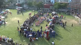 Rộn ràng lễ hội kéo co cổ truyền làng Hữu Chấp