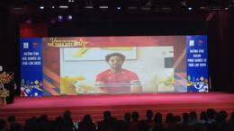 Cầu thủ Nguyễn Xuân Son và tay vợt Nguyễn Thùy Linh giành chiến thắng trong cuộc bình chọn trên mạng xã hội