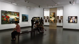 Phố Hà Nội đậm sắc màu trong tranh họa sĩ Đậu Quang Anh