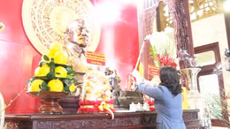 Phó Chủ tịch nước Võ Thị Ánh Xuân dâng hương tưởng nhớ Chủ tịch Tôn Đức Thắng