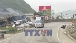 Kiểm soát, xử lý nghiêm phương tiện quá tải trên tuyến Quốc lộ 6