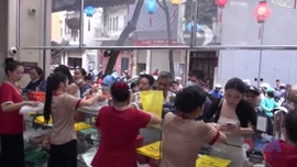 Bánh Trung thu truyền thống hút khách 