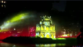 Trình diễn ánh sáng 'Hà Nội rạng rỡ' tại Hồ Hoàn Kiếm 