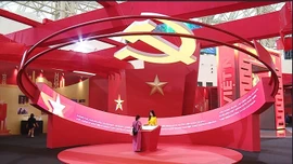 Triển lãm số đầu tiên về Lịch sử Đảng hấp dẫn khách tham quan