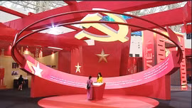 Triển lãm số đầu tiên về Lịch sử Đảng hấp dẫn khách tham quan