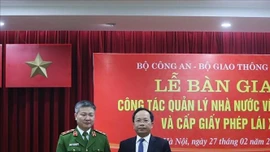 Bàn giao công tác quản lý nhà nước về sát hạch, cấp giấy phép lái xe