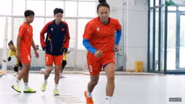 Đội tuyển futsal nữ Việt Nam tập buổi đầu tiên tại Trung Quốc chuẩn bị thi đấu giao hữu với chủ nhà 