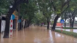 Huế: Lũ trên các sông xuống dần nhưng còn ngập diện rộng 