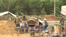 Thần tốc xây nhà, ấm lòng dân đón Tết 