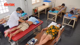 Lặng lẽ 30 năm khám bệnh miễn phí cho người khó khăn