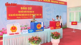 Cử tri TP Hồ Chí Minh phấn khởi thực hiện quyền công dân