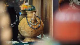 Độc đáo chợ đồ cổ lớn nhất TP Hồ Chí Minh chỉ hoạt động hai ngày một tuần