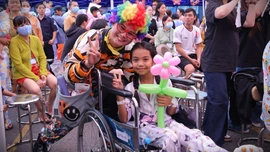 Ấm áp Trung thu cho bệnh nhi nội trú tại Bệnh viện Nhi Đồng 1