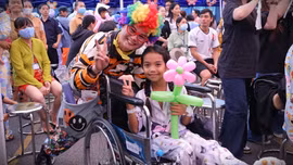 Ấm áp Trung thu cho bệnh nhi nội trú tại Bệnh viện Nhi Đồng 1