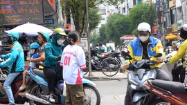 Tài xế xe công nghệ nói gì về chuyển đổi xe xăng sang điện?