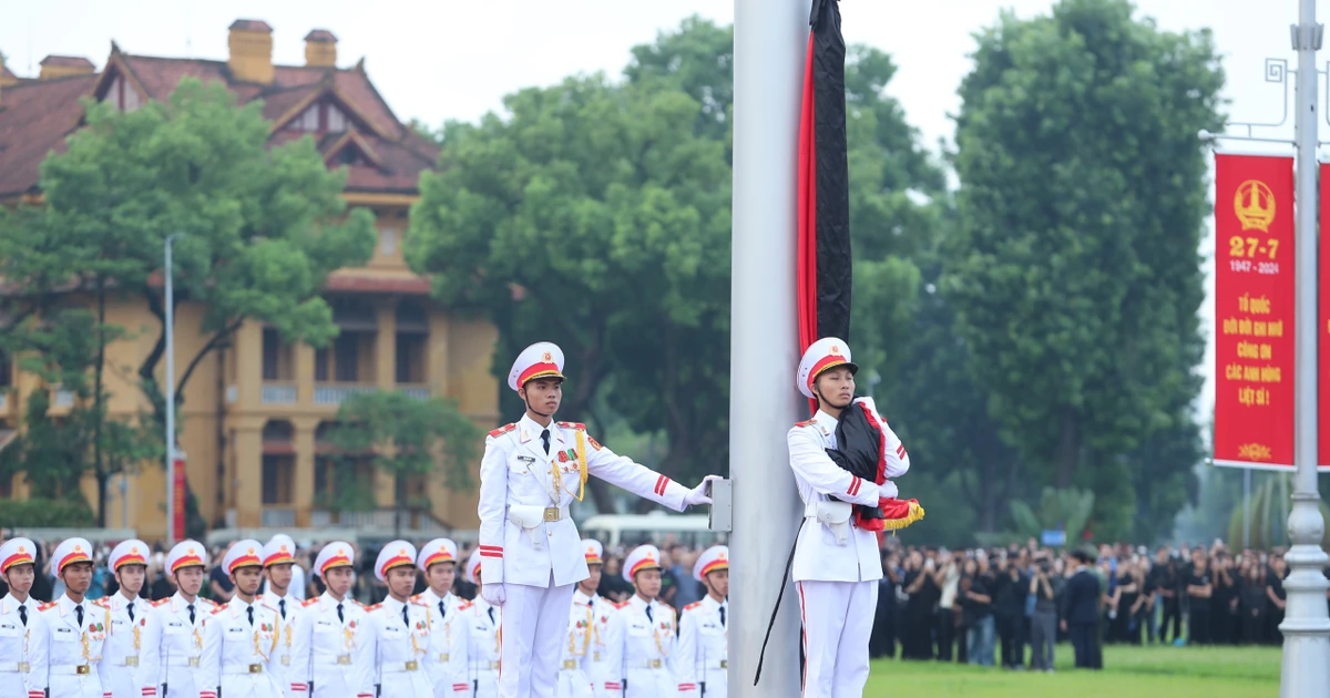 Lễ treo cờ rủ Quốc tang để tưởng nhớ Tổng Bí thư Nguyễn Phú Trọng tại ...
