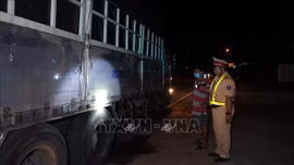 Rà soát các đối tượng 'canh đường' cho phương tiện chở quá tải