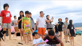 Đề xuất hoán đổi ngày làm việc để nghỉ 5 ngày lễ 30/4 - 1/5/2025