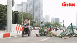 Hà Nội: Cầu vượt thép Mai Dịch chưa được thông xe, các phương tiện đã lũ lượt lên cầu