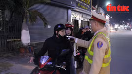 CSGT Nam Định quyết liệt xử lý vi phạm nồng độ cồn xuyên Tết