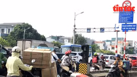 Cầu Chương Dương và Vĩnh Tuy ùn tắc nghiêm trọng do ảnh hưởng của vụ TNGT 