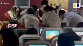 Người phụ nữ sinh con khẩn cấp trên máy bay ở Trung Quốc