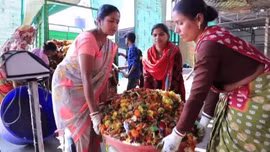 'Giải cứu' sông Hằng khỏi rác hoa