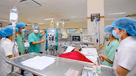 Tiếp tục thực hiện các giải pháp bảo đảm thuốc, trang thiết bị y tế