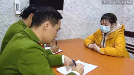 Khởi tố, bắt tạm giam 2 bảo mẫu bạo hành tử vong bé trai 17 tháng