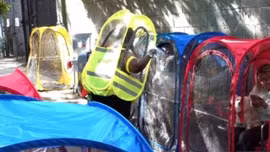 Độc đáo bữa tiệc giãn cách xã hội giữa tâm dịch New York