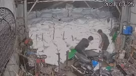 Sự cố hy hữu của xe tải chở gạo Việt Nam lên báo Anh